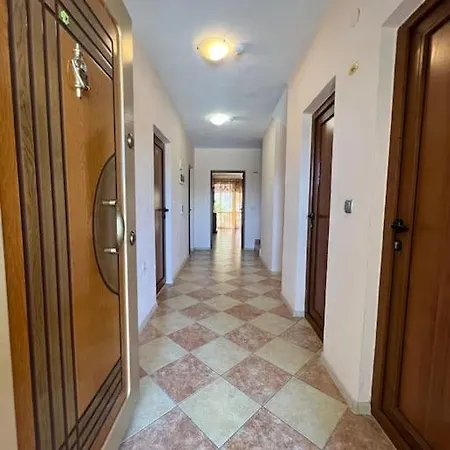 Italia بيت ضيافة كافارنا